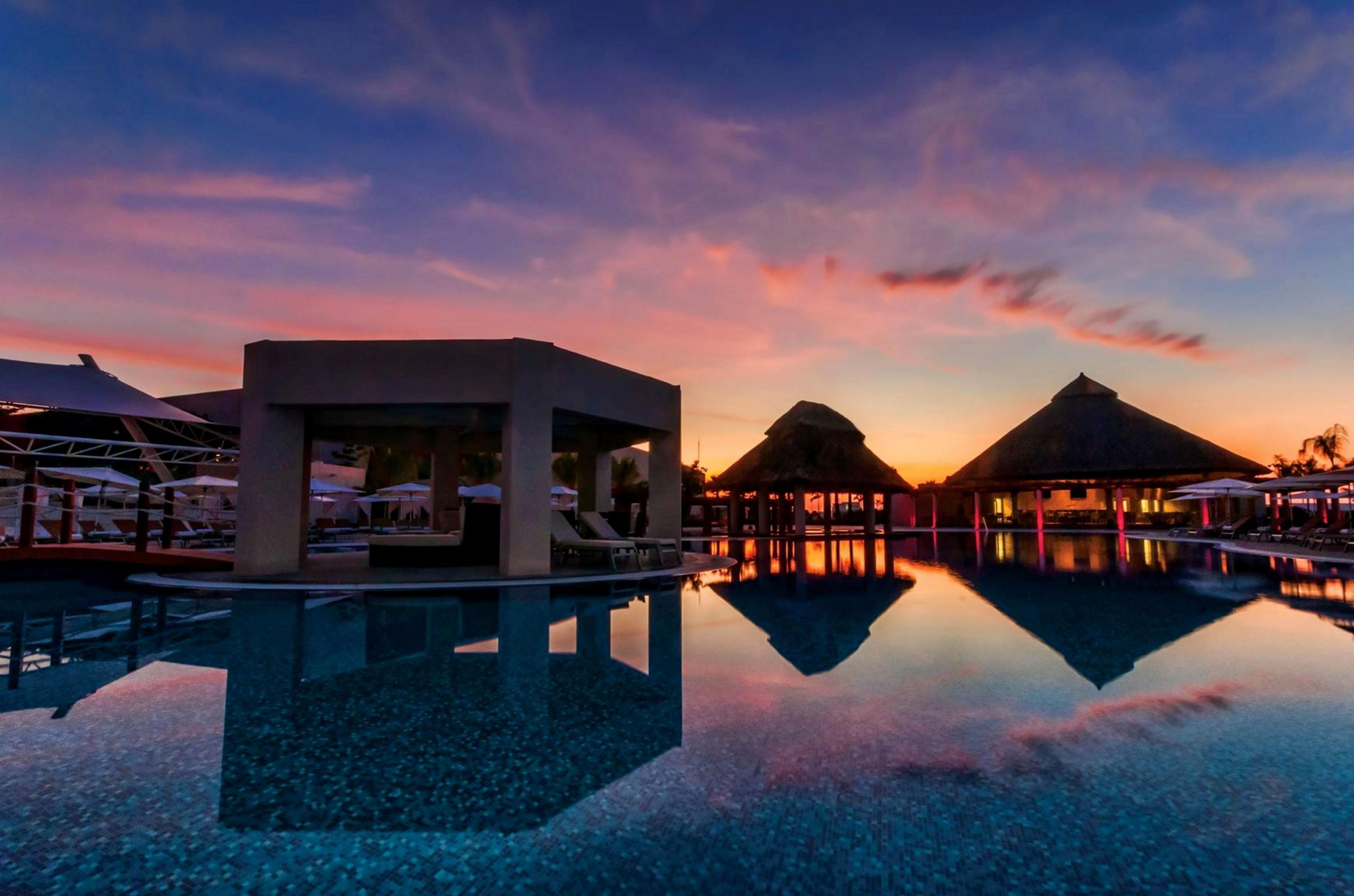 Palacio Mundo Imperial Riviera Diamante Acapulco Exteriör bild Sunset at the resort