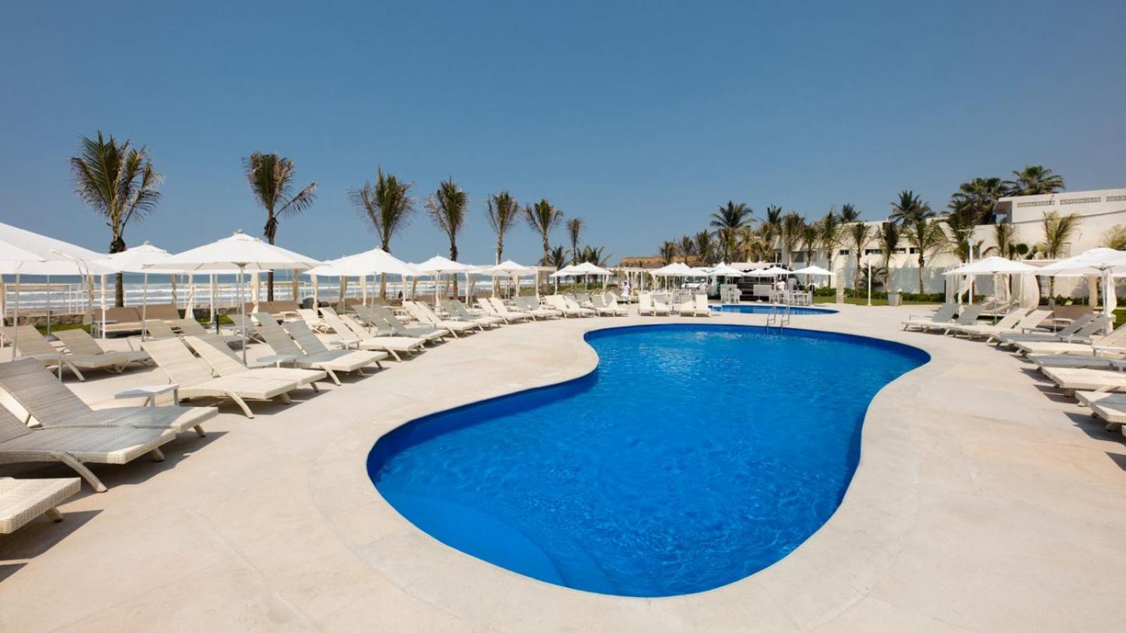 Palacio Mundo Imperial Riviera Diamante Acapulco Exteriör bild The swimming pool at the Iberostar Grand Hotel