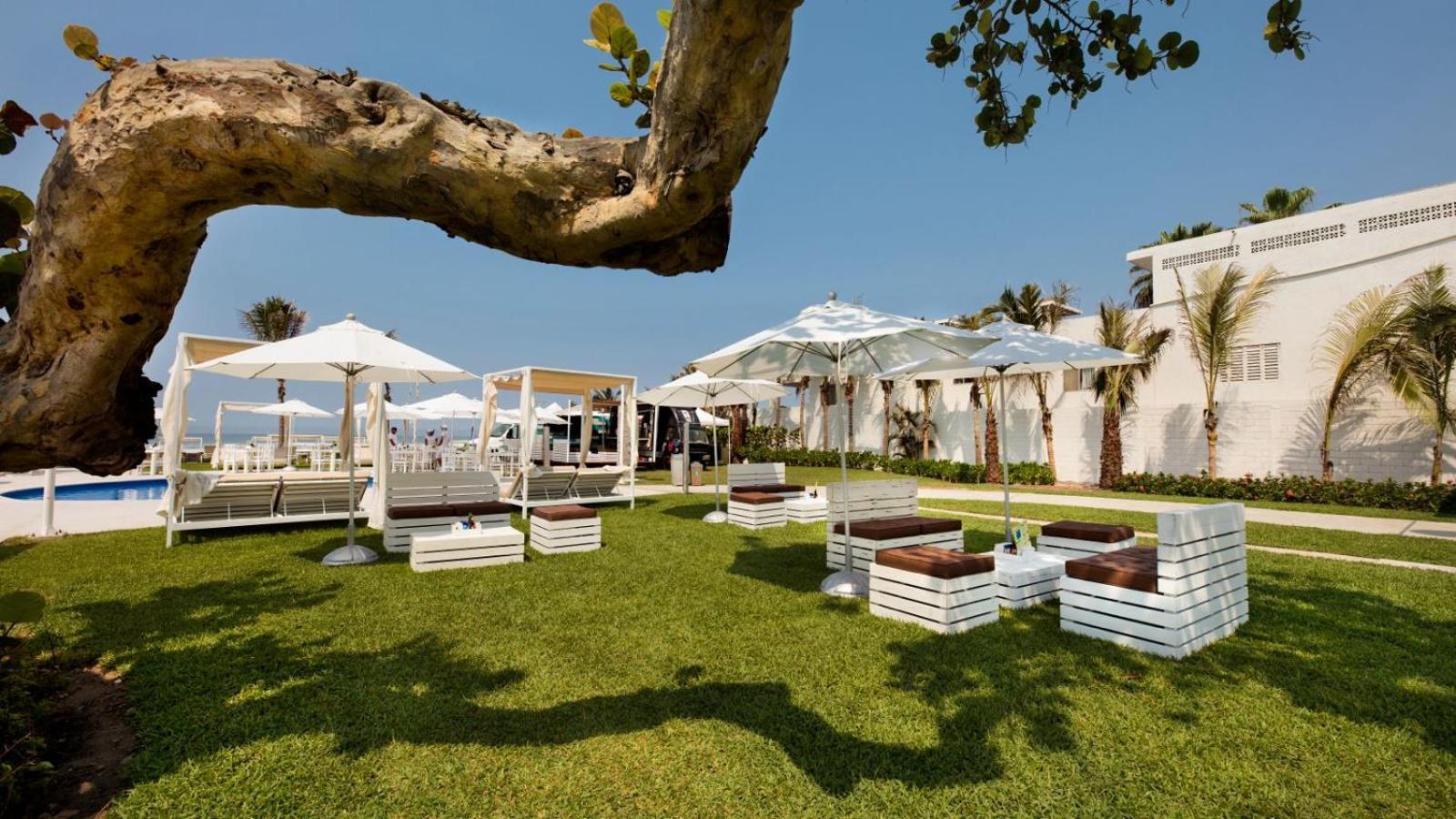 Palacio Mundo Imperial Riviera Diamante Acapulco Exteriör bild The beach club at the resort