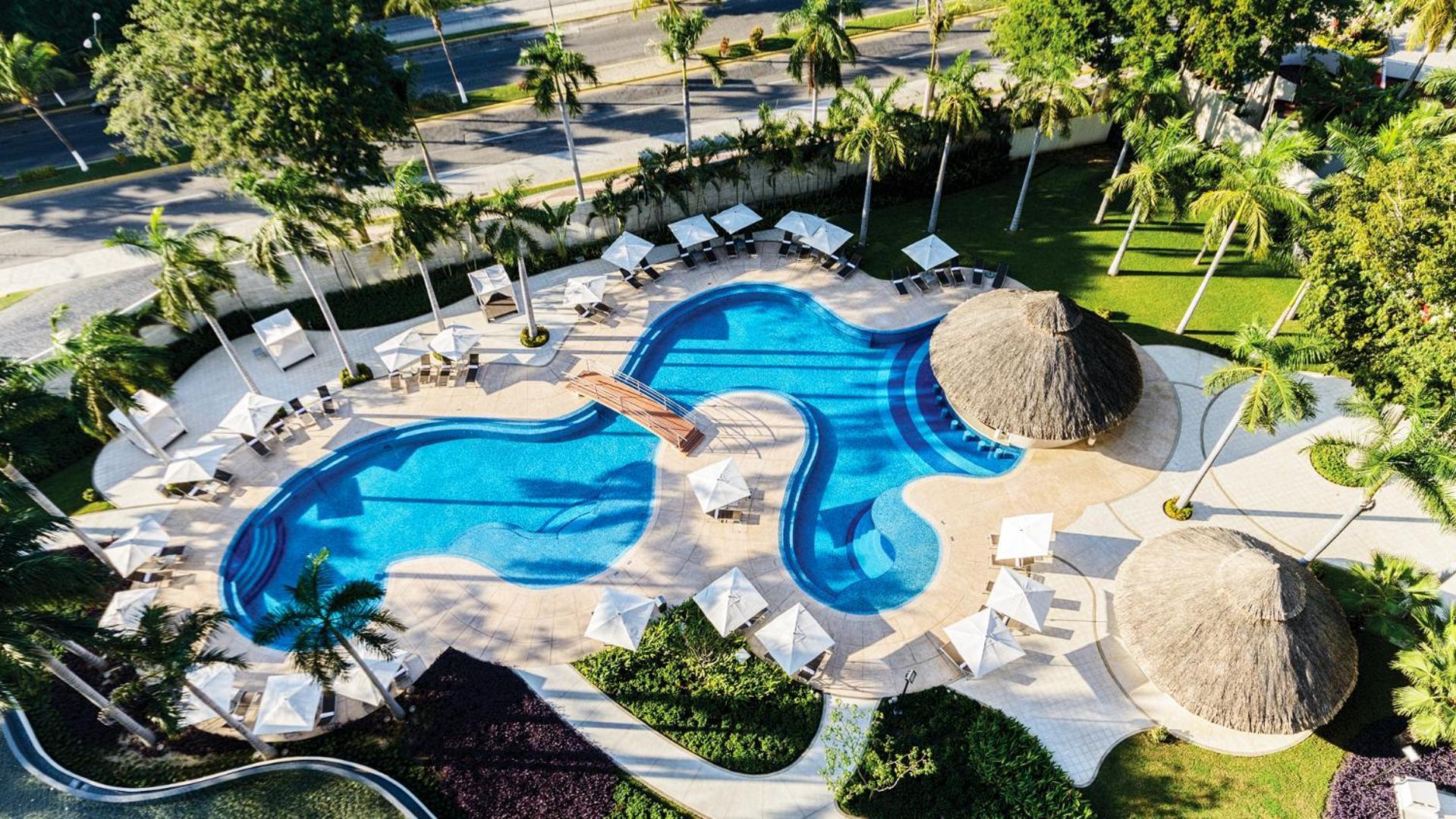 Palacio Mundo Imperial Riviera Diamante Acapulco Exteriör bild Aerial view of the pool at the Hotel